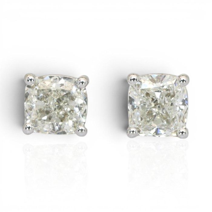 1.81 Carats IGI Certified Natural Diamond 18k White Gold Stud Earrings
