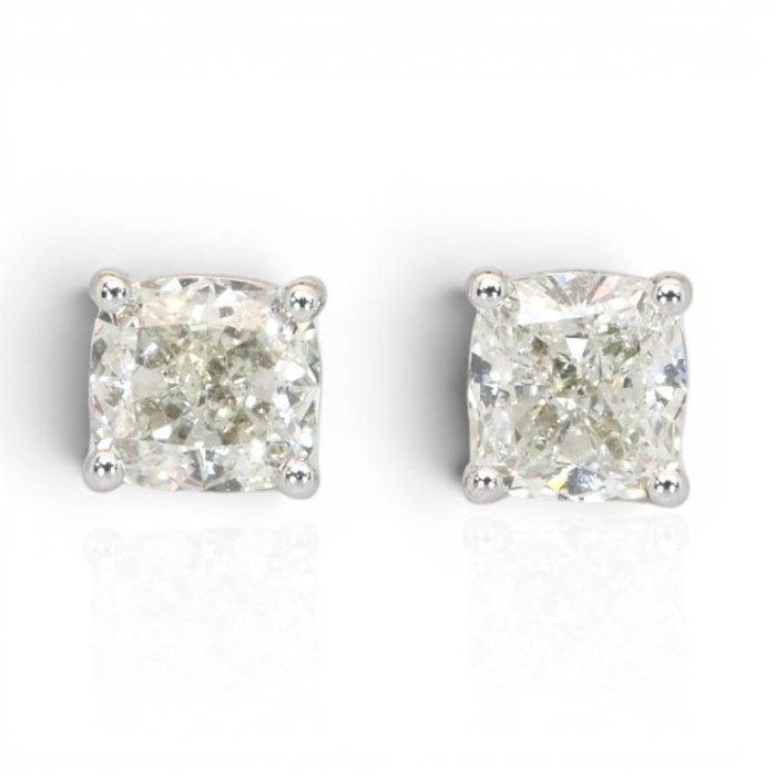 1.81 Carats IGI Certified Natural Diamond 18k White Gold Stud Earrings