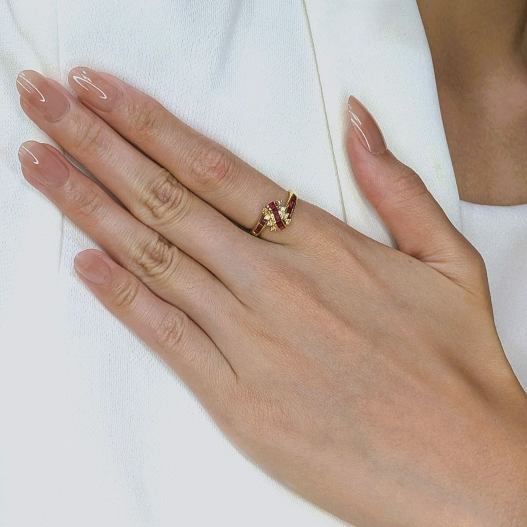 Elegant 0.84ct Ruby and Natural Diamonds Ring in 18K Yellow Gold