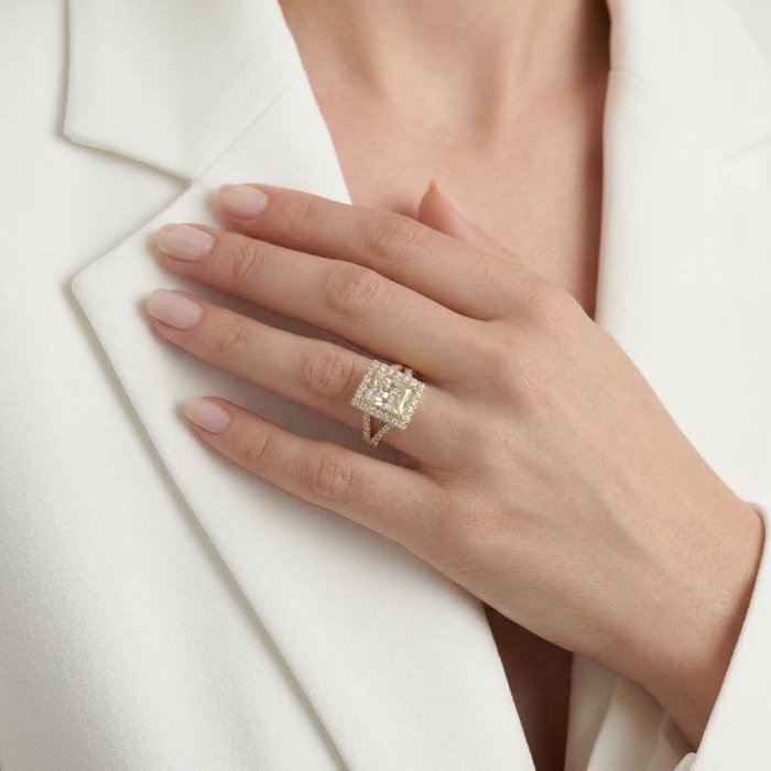 3.95 Carats IGI Certified 18k Yellow Gold Natural Diamond Halo Ring