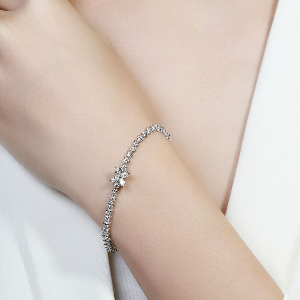 Mesmerizing 3.42ct carat Natural Diamond Bracelet in 18k White Gold