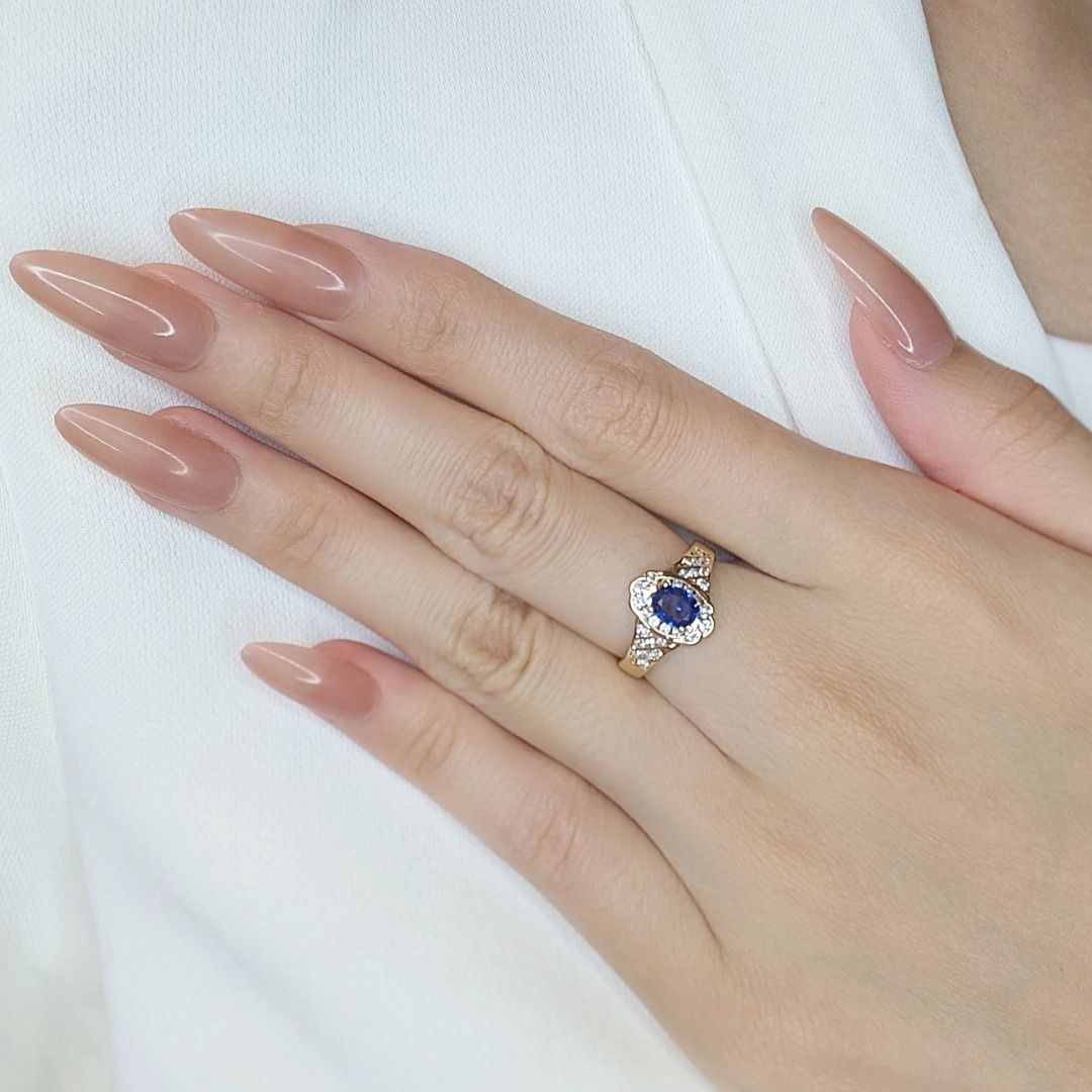 Elegant 0.62ct Sapphire & Natural Diamonds Ring in 18K Yellow Gold