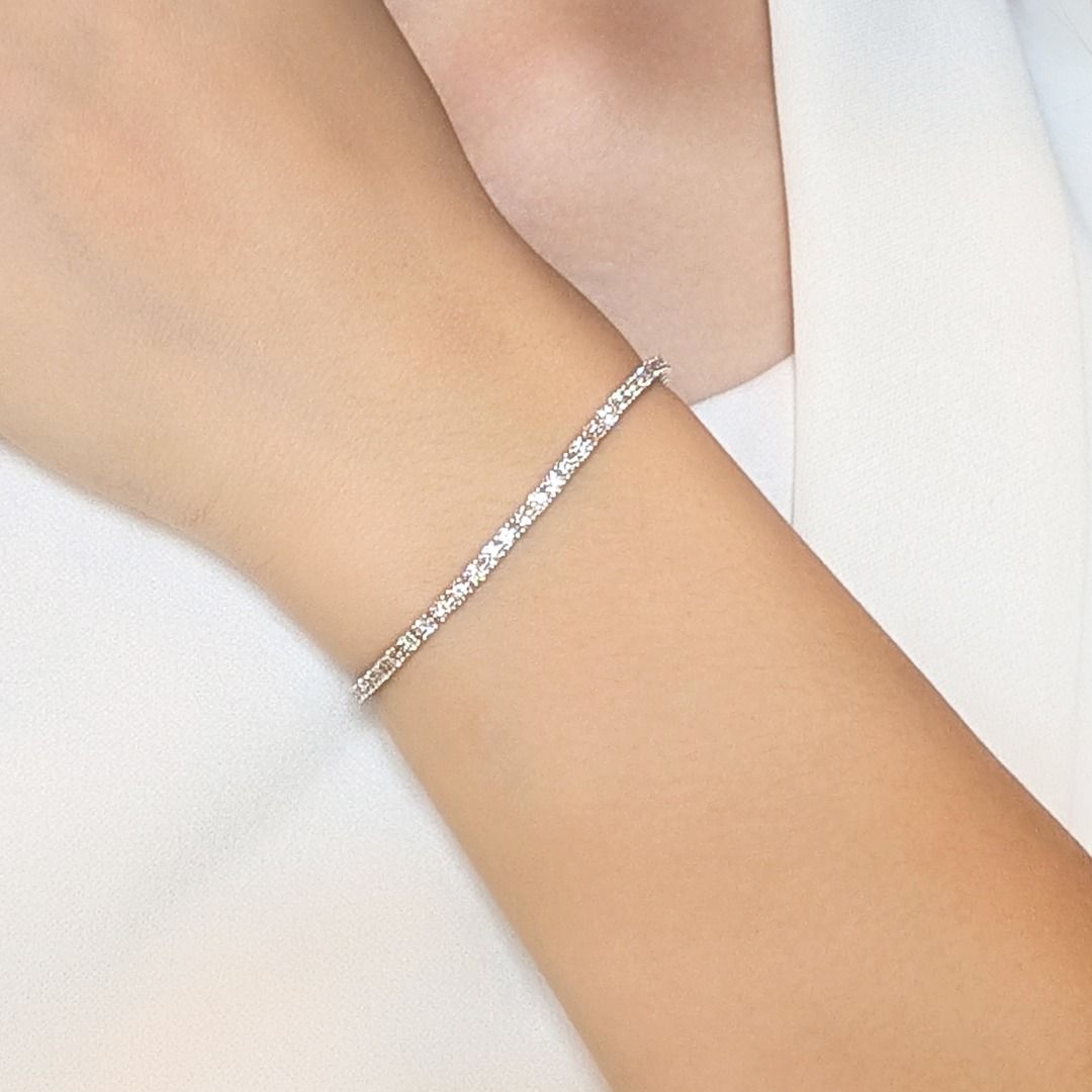 Exquisite 1.75ct Natural Diamonds Bracelet in 18K White Gold