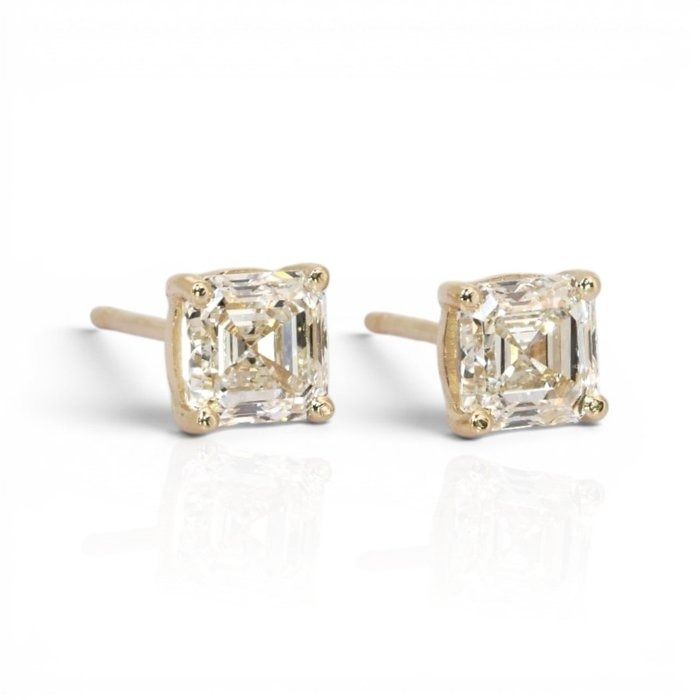 2.01 Carats GCI Certified Natural Diamond 18K Yellow Gold Stud Earrings
