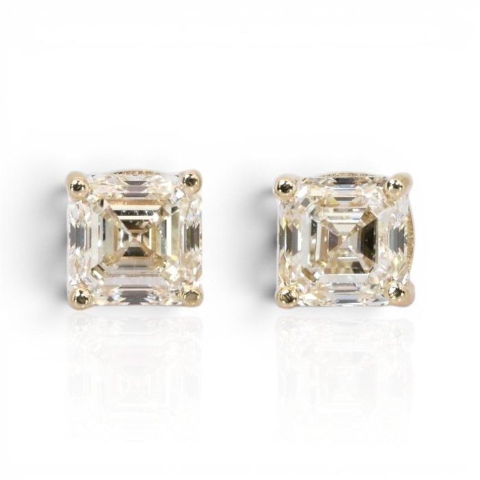 2.01 Carats GCI Certified Natural Diamond 18K Yellow Gold Stud Earrings