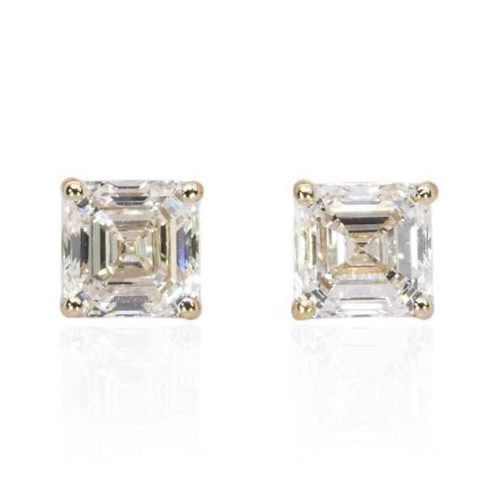 2.01 Carats IGI Certified Natural Diamond 18K Yellow Gold Stud Earrings