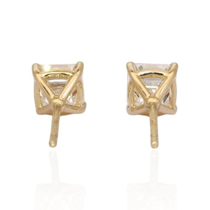 2.01 Carats IGI Certified Natural Diamond 18K Yellow Gold Stud Earrings