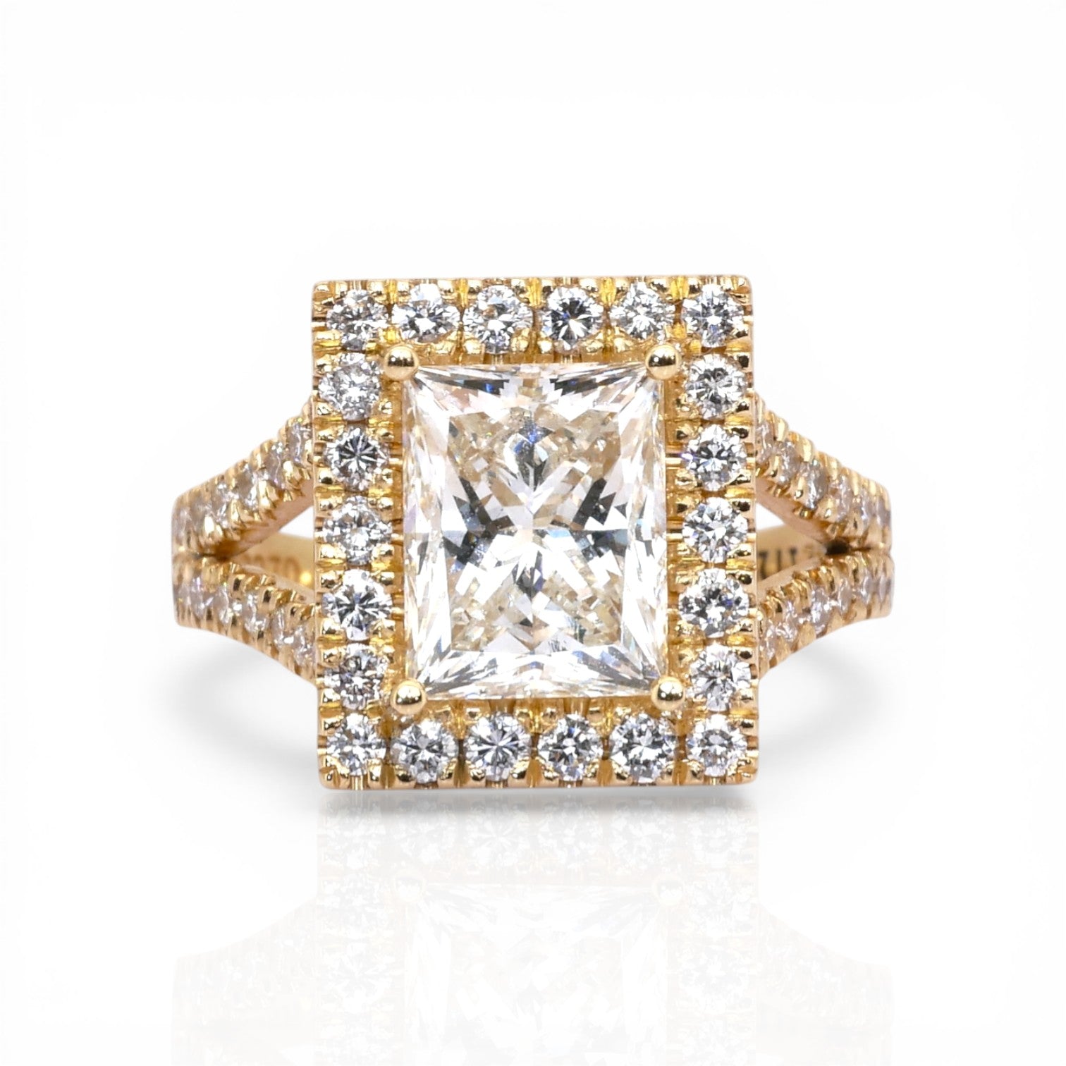 IGI Certified 3.95ct Diamonds Halo Ring in 18k Yellow Gold