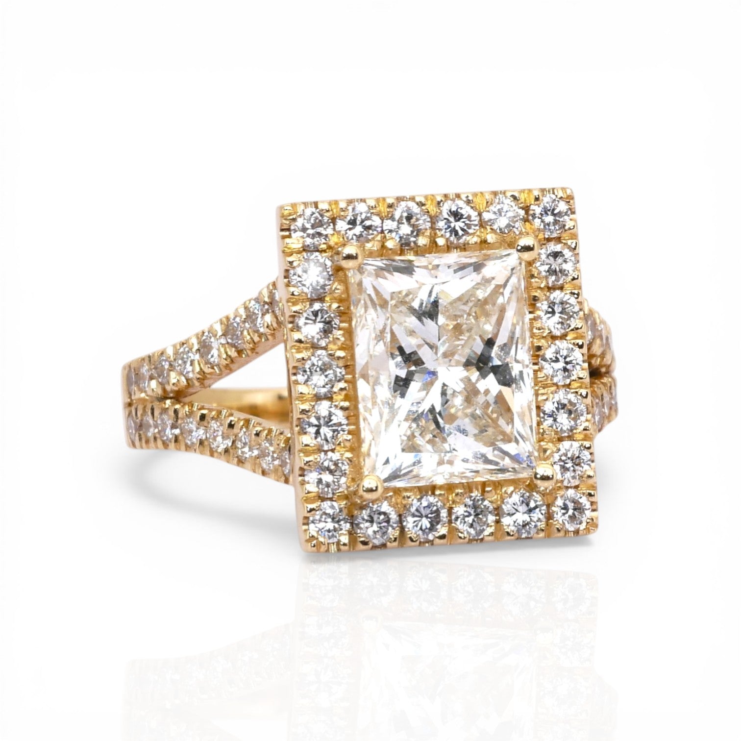 IGI Certified 3.95ct Diamonds Halo Ring in 18k Yellow Gold