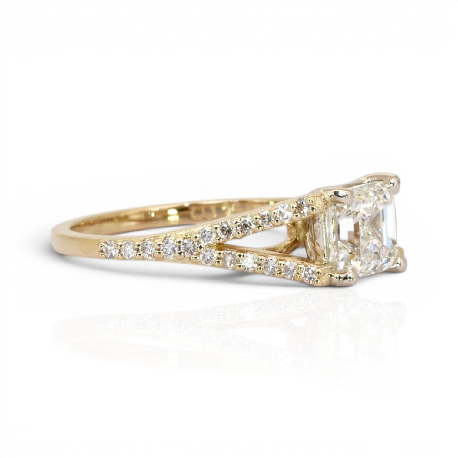 1.85 Carats IGI Certified Natural Diamonds 18k Yellow Gold Pave Ring