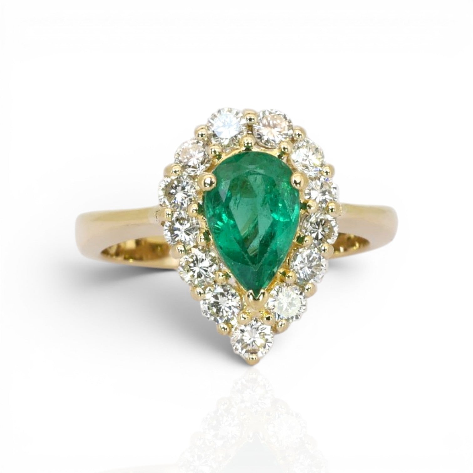 2.05 Carats IGI Certified Emerald And Diamonds 18k Yellow Gold Cluster Ring