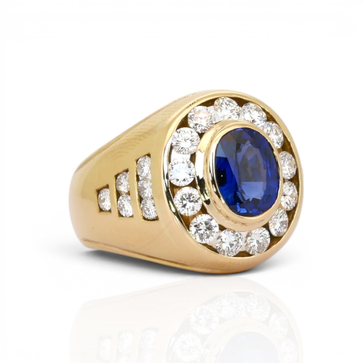3.39 Carats IGI Certified Sapphire And Diamonds 18k Yellow Gold Cocktail Ring