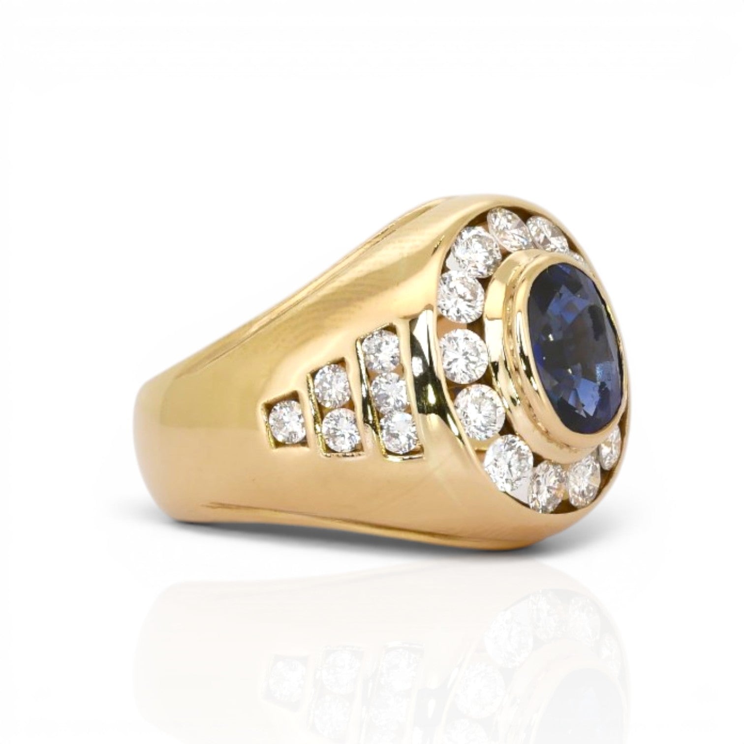 3.39 Carats IGI Certified Sapphire And Diamonds 18k Yellow Gold Cocktail Ring