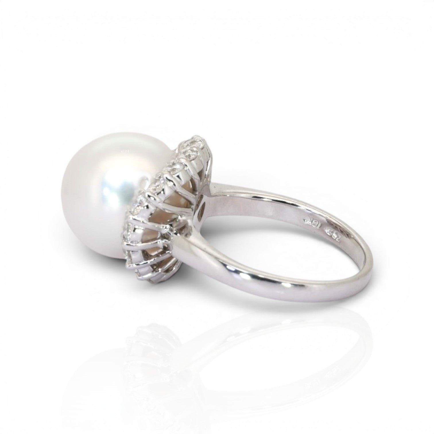 13.11ct IGI Certified Salt Water Pearl And Diamonds 18k White Gold Cocktail Ring