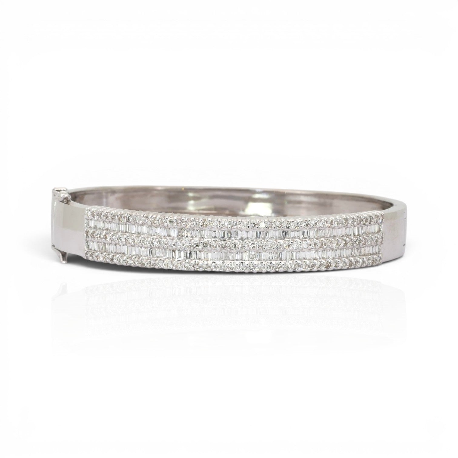 5.22 Carats IGI Certified Natural Diamonds 18k White Gold Bangle