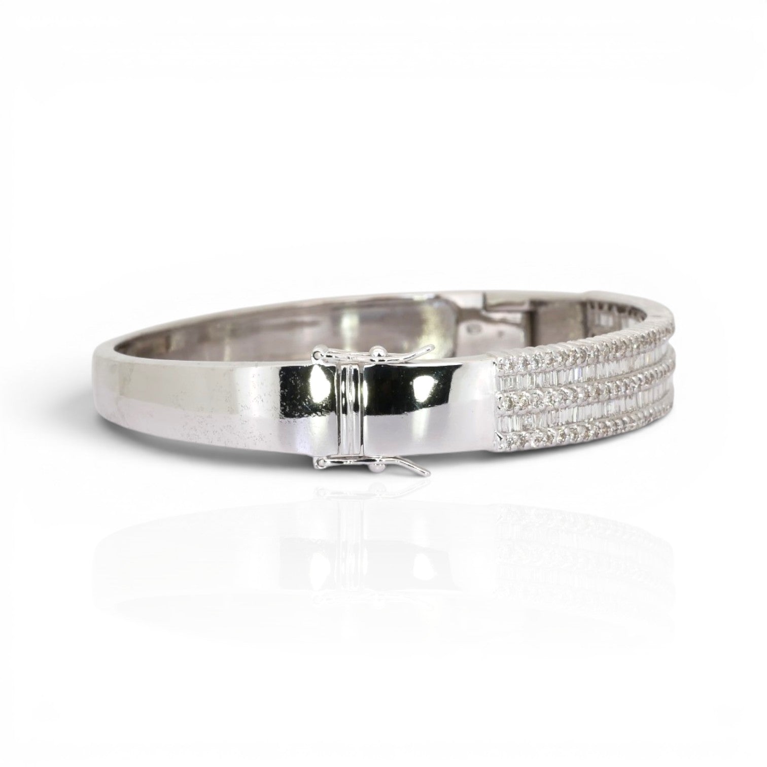5.22 Carats IGI Certified Natural Diamonds 18k White Gold Bangle