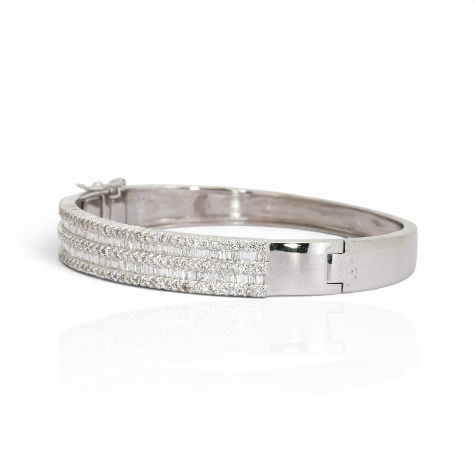 5.22 Carats IGI Certified Natural Diamonds 18k White Gold Bangle
