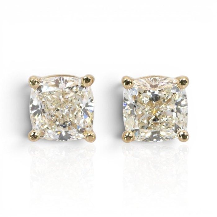 2.02 Carats GCI Certified Natural Diamond 18K Yellow Gold Stud Earrings
