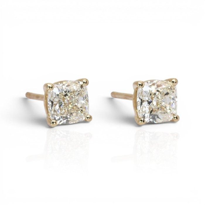 2.03 Carats GCI Certified Natural Diamond 18K Yellow Gold Stud Earrings