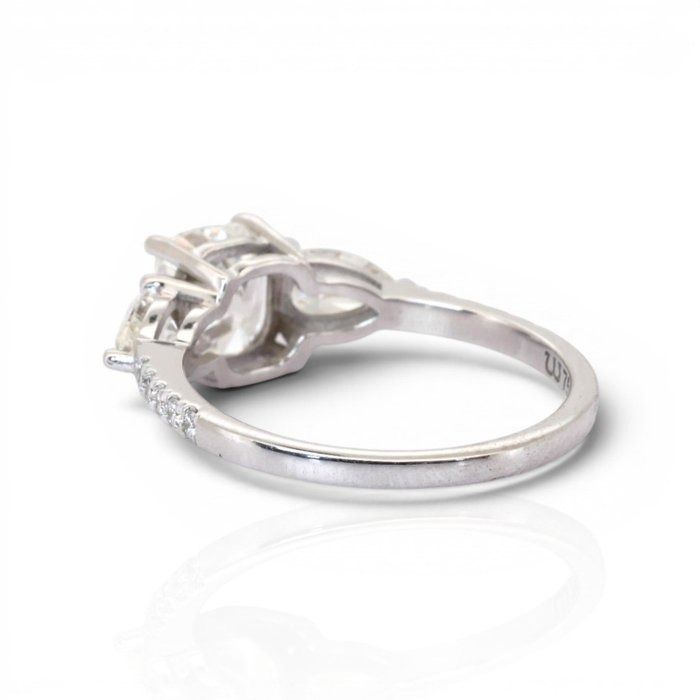 2.22 Karat IGI-zertifizierter natürlicher Diamant 18K Weißgold 3-Stein-Ring