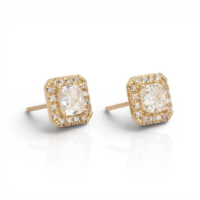 2.39 Carat IGI Certified Natural Diamond 18K Yellow Gold Stud Earrings