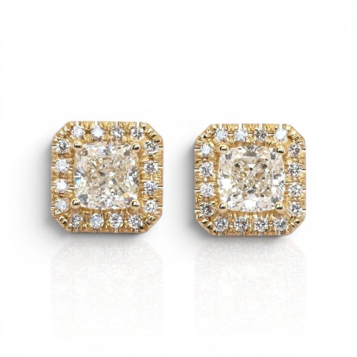 2.39 Carat IGI Certified Natural Diamond 18K Yellow Gold Stud Earrings