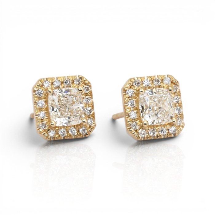 2.39 Carat IGI Certified Natural Diamond 18K Yellow Gold Stud Earrings