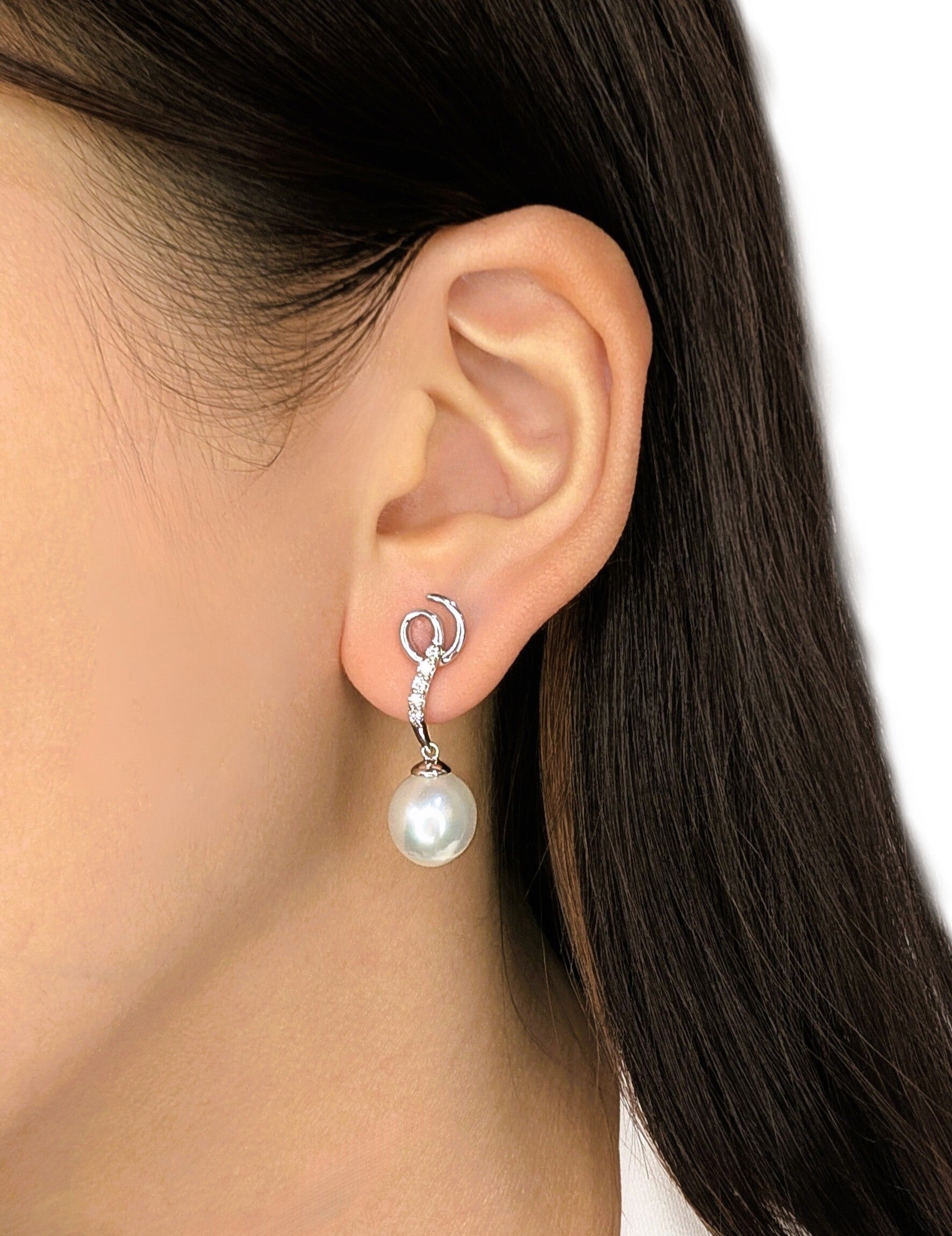 Graceful 10.1mm Freshwater Pearl & 0.1ct Natural Diamond Drop Earrings in 18K White Gold