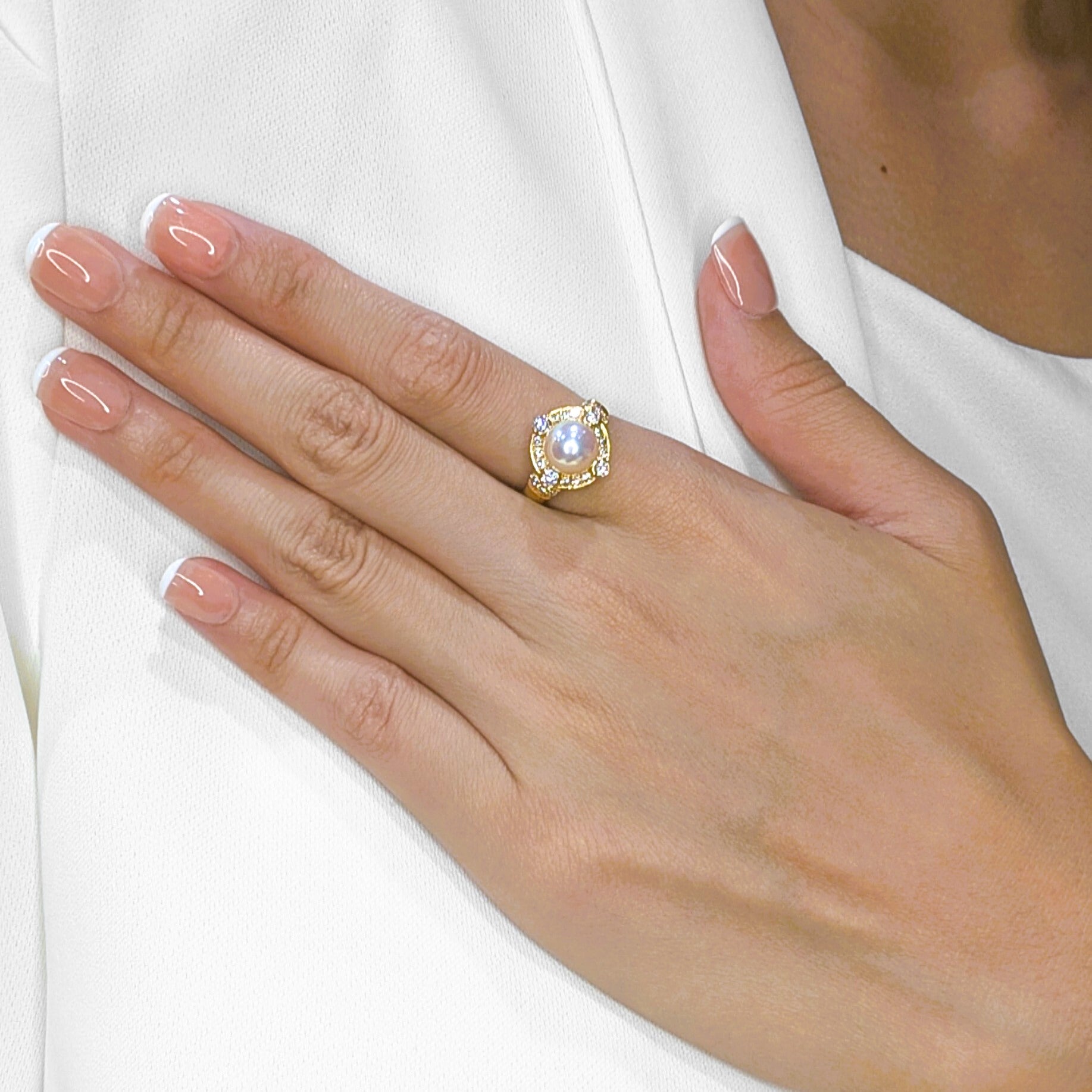 New-Unworn 0.39ct Natural Diamond & Akoya Pearl Ring in 18K Yellow Gold