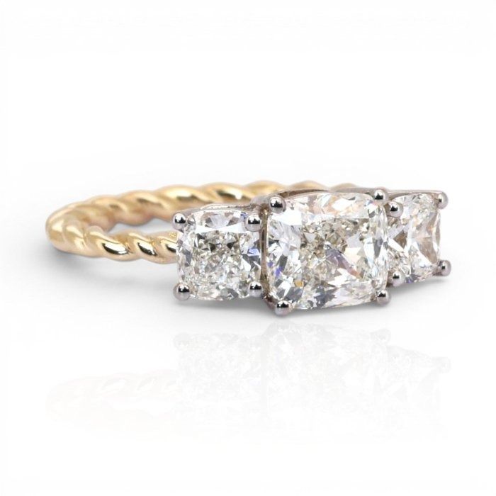 2.55 Carats IGI Certified Natural Diamond 18K Yellow and White Gold 3-Stone Ring