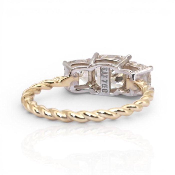 2.55 Carats IGI Certified Natural Diamond 18K Yellow and White Gold 3-Stone Ring