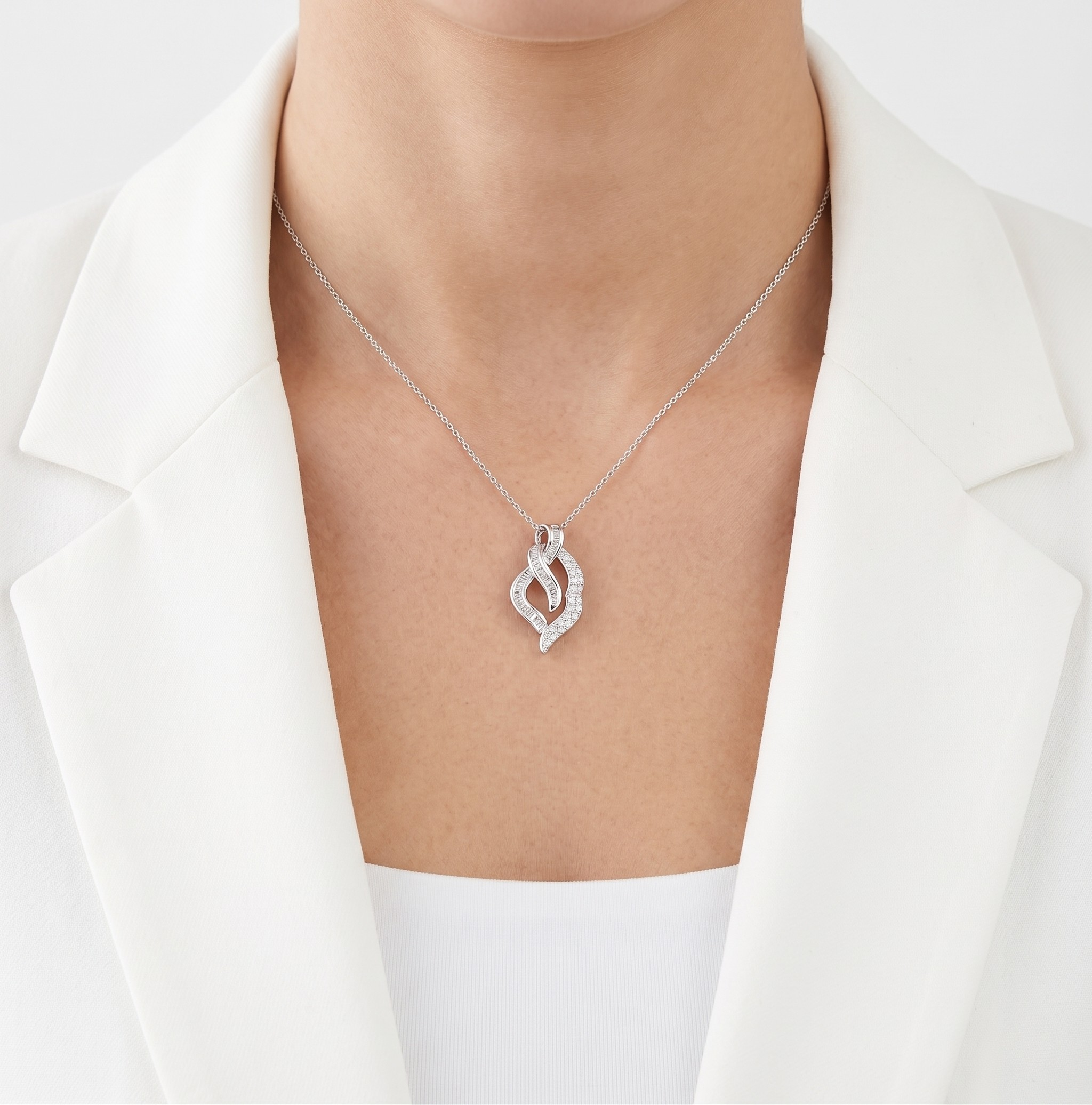 Dynamic 0.33ct Natural Diamond Pendant in 18K White Gold