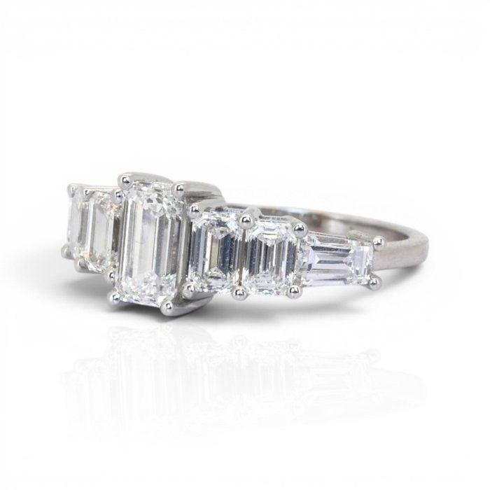 2,77 Karat IGI-zertifizierter natürlicher Diamant 18K Weißgold 7-Stein-Ring