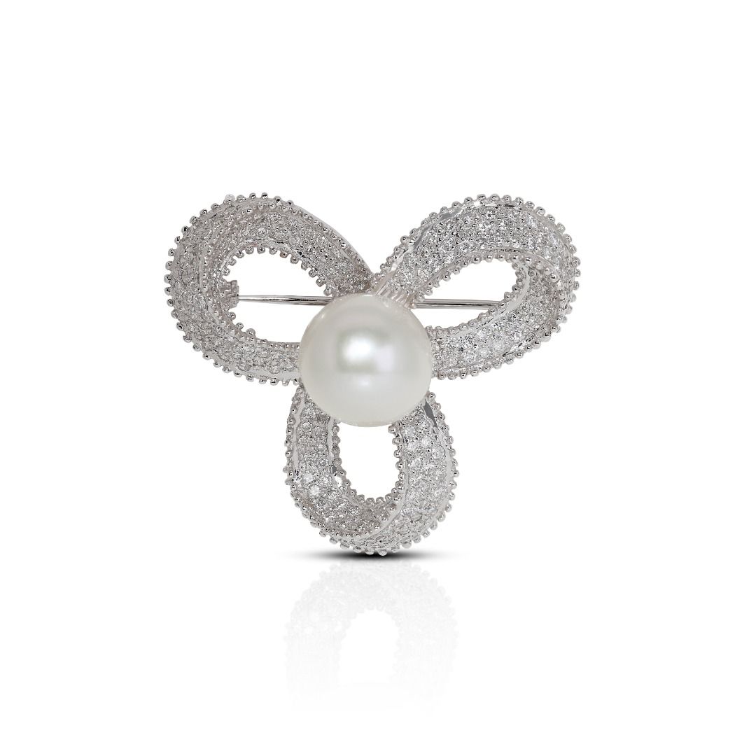 Elegant 3 carats and 78 points Pearl and Natural Diamond Brooch in 18K White Gold
