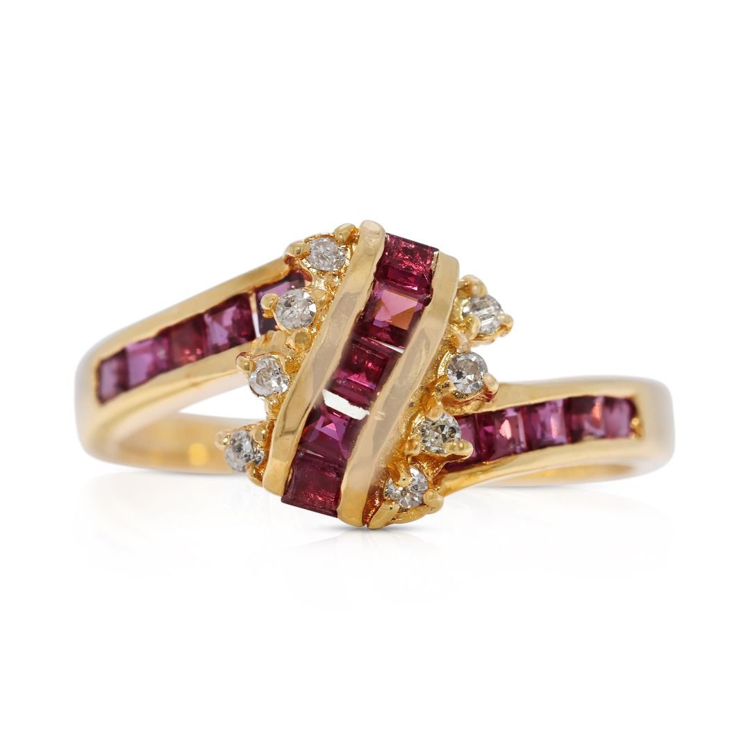 Elegant 0.84ct Ruby and Natural Diamonds Ring in 18K Yellow Gold