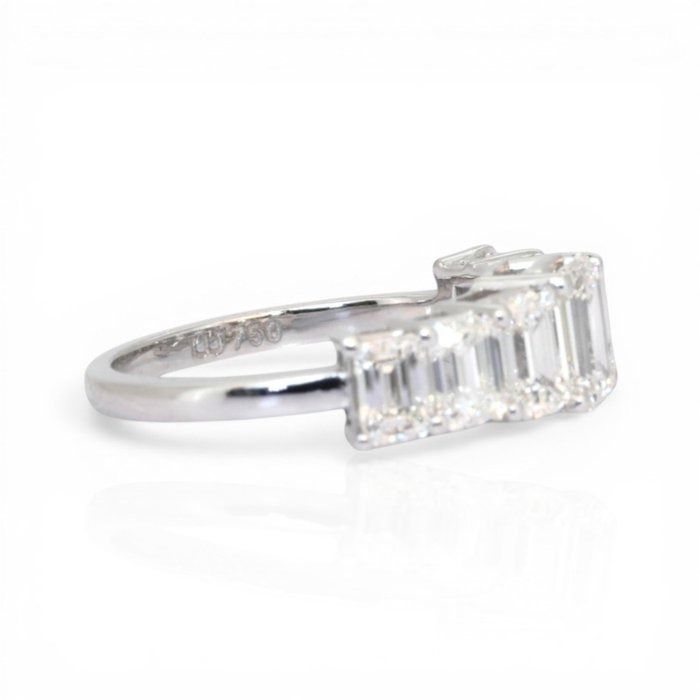 3.45 Carat IGI Certified 18K White Gold 7-Stone Ring