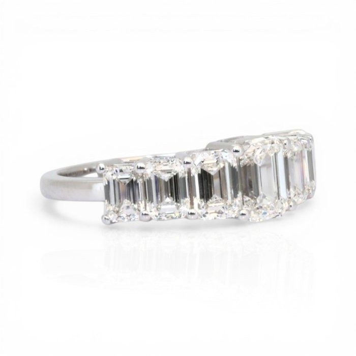 3.45 Carat IGI Certified 18K White Gold 7-Stone Ring