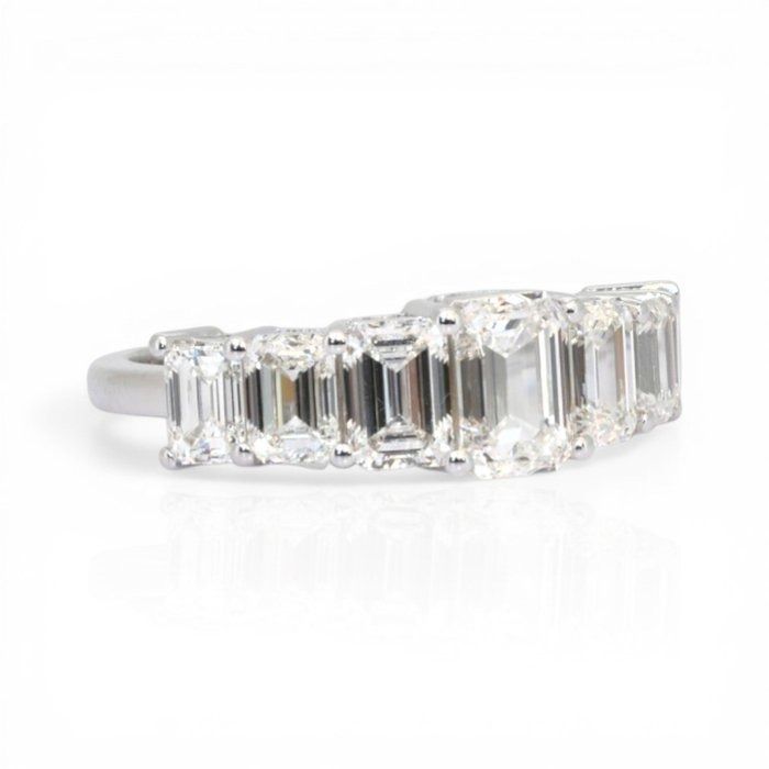 3.45 Carat IGI Certified 18K White Gold 7-Stone Ring