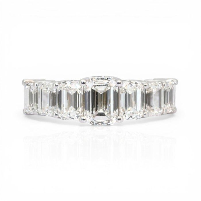 3.45 Carat IGI Certified 18K White Gold 7-Stone Ring