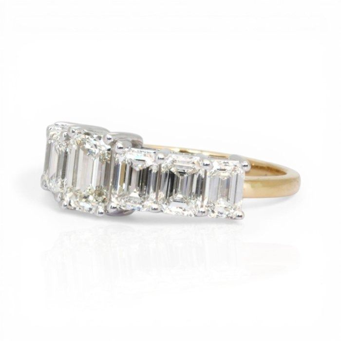 3.56 Carat IGI Certified 18K Yellow & White Gold 7-Stone Ring