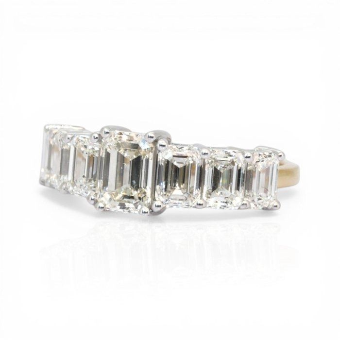 3.56 Carat IGI Certified 18K Yellow & White Gold 7-Stone Ring