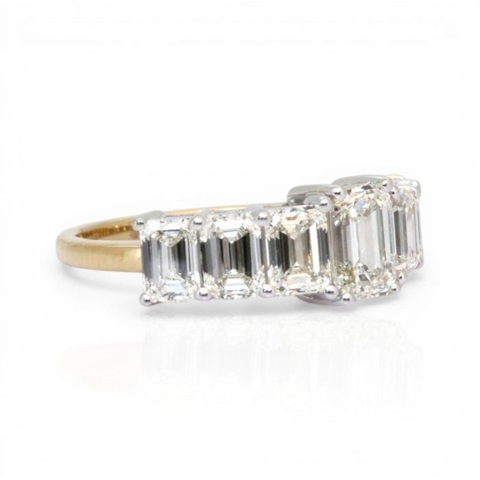 3.56 Carat IGI Certified 18K Yellow & White Gold 7-Stone Ring