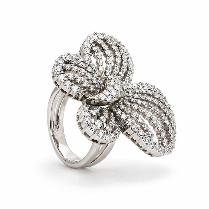 3,60 Karat IGI zertifizierter Naturdiamant Cocktailring aus 18K Weißgold