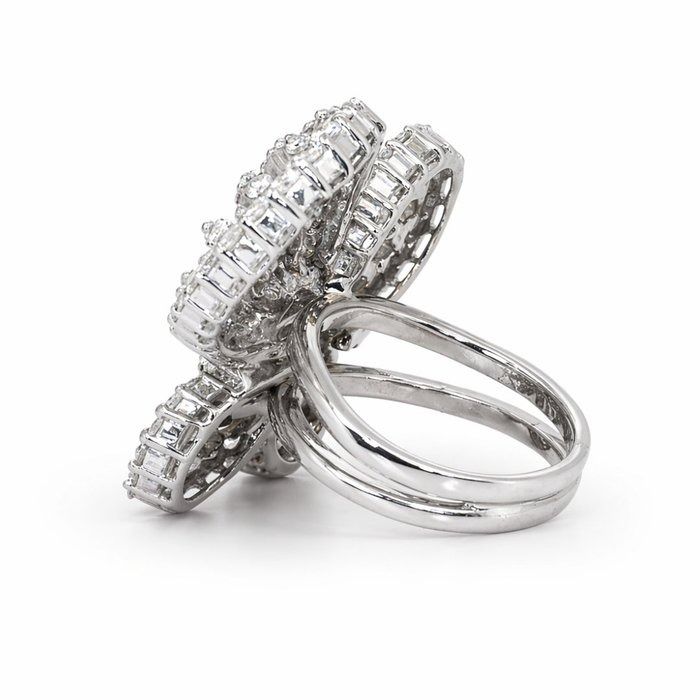 3,60 Karat IGI zertifizierter Naturdiamant Cocktailring aus 18K Weißgold