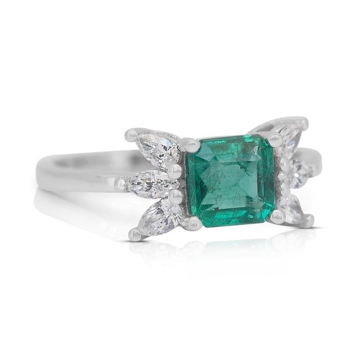 Captivating Emerald and Diamonds Cluster Ring in 18k White Gold