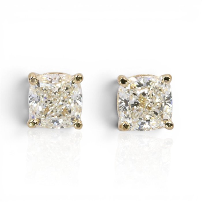 2.01 Carats IGI Certified Natural Diamond 18K Yellow Gold Stud Earrings