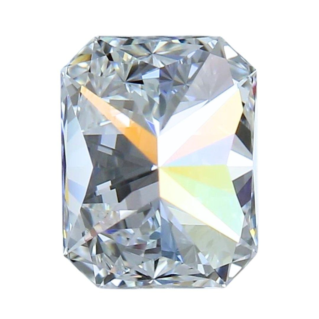 Fascinating 0.90 carat Ideal Cut Radiant Natural Diamond