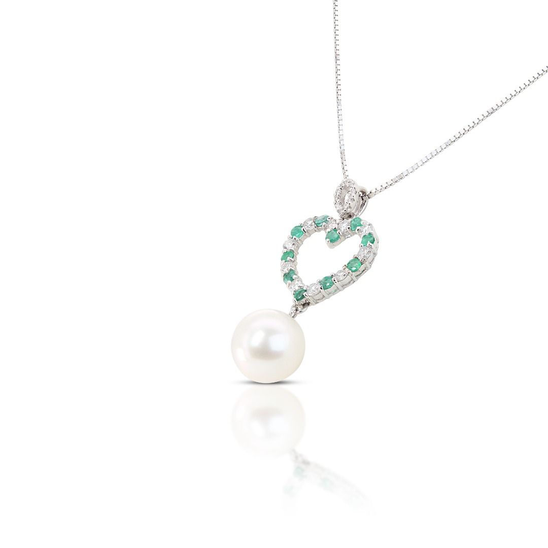 Sophisticated 18K White Gold Pendant with Pearl, Emerald, and Diamond Ensemble