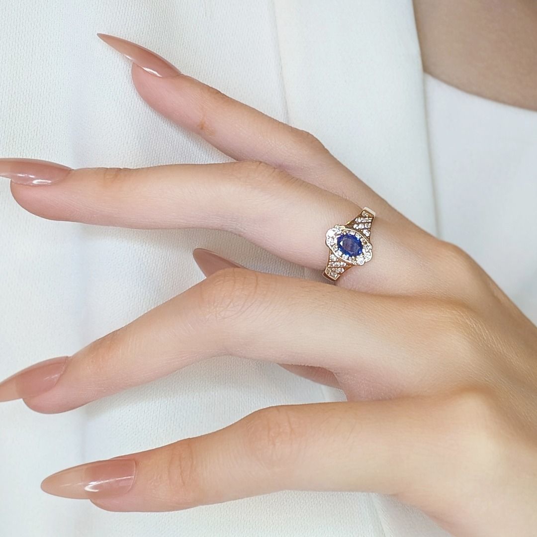 Elegant 0.62ct Sapphire & Natural Diamonds Ring in 18K Yellow Gold