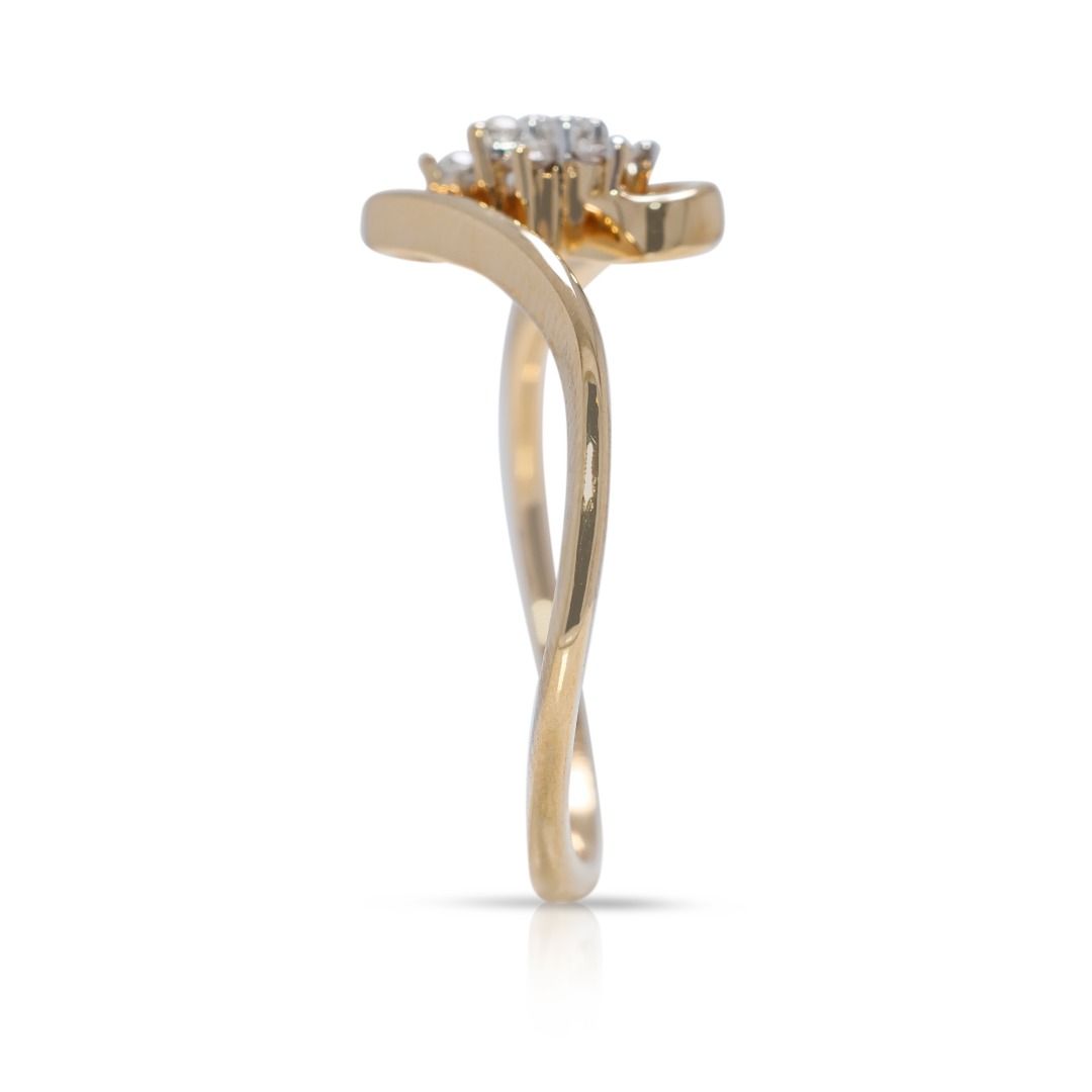Unique 0.13ct Diamond Ring with Distinctive 18K Yellow Gold Band